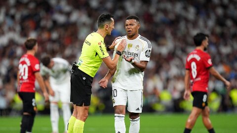 Trọng tài không phải ‘là cha, là mẹ’ của Real Madrid
